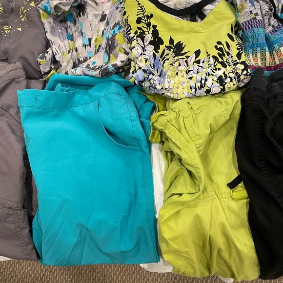 Scrubs Bundle - Picture 4 of 10